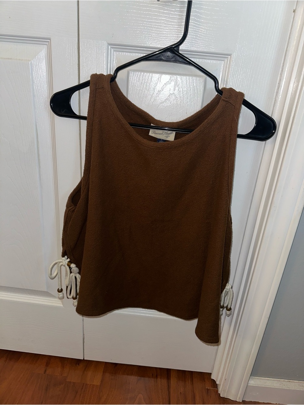 Universal Thread Side Tie Tank - Picture 2 of 3